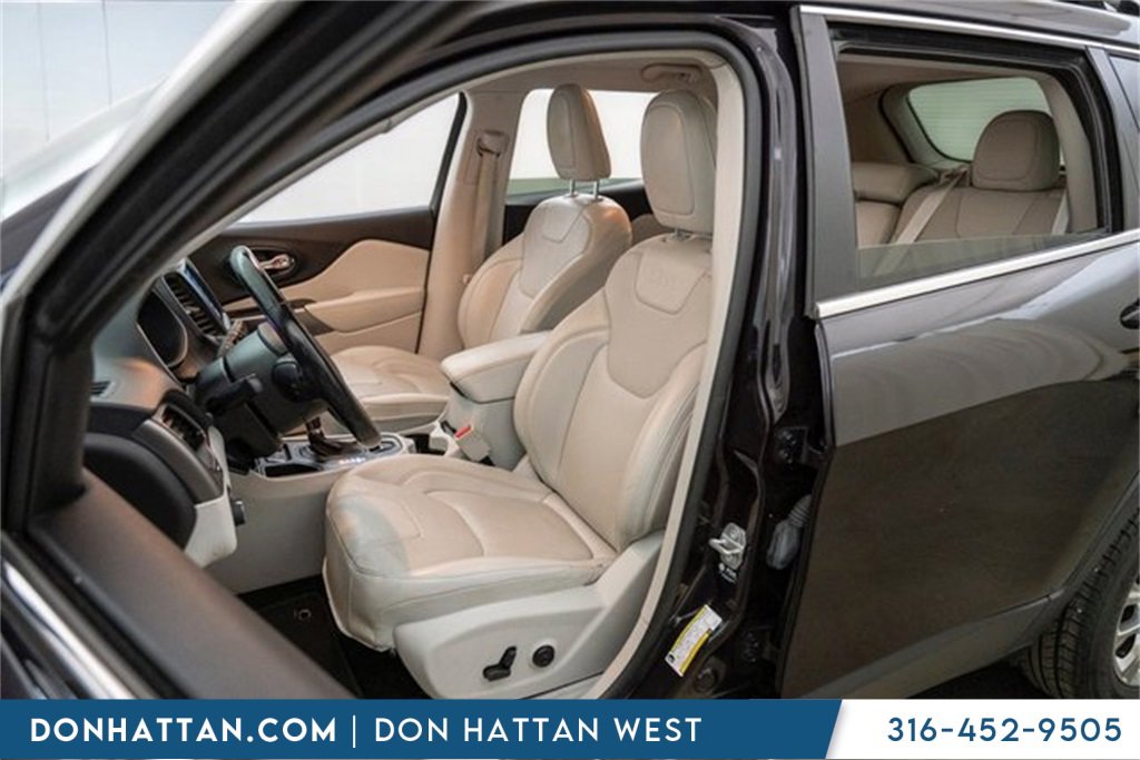 Used 2021 Jeep Cherokee Latitude Lux w/ Comfort/Convenience Group image 4