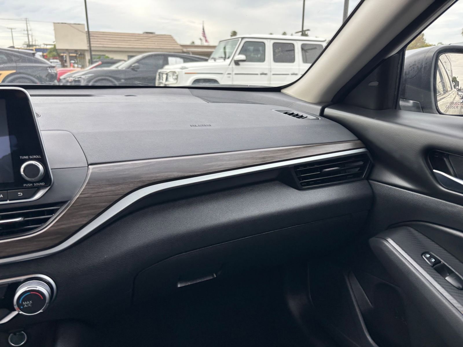 Used 2025 Nissan Altima 2.5 SV FWD image 37