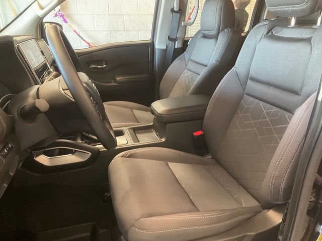 Used 2025 Nissan Frontier SV image 12
