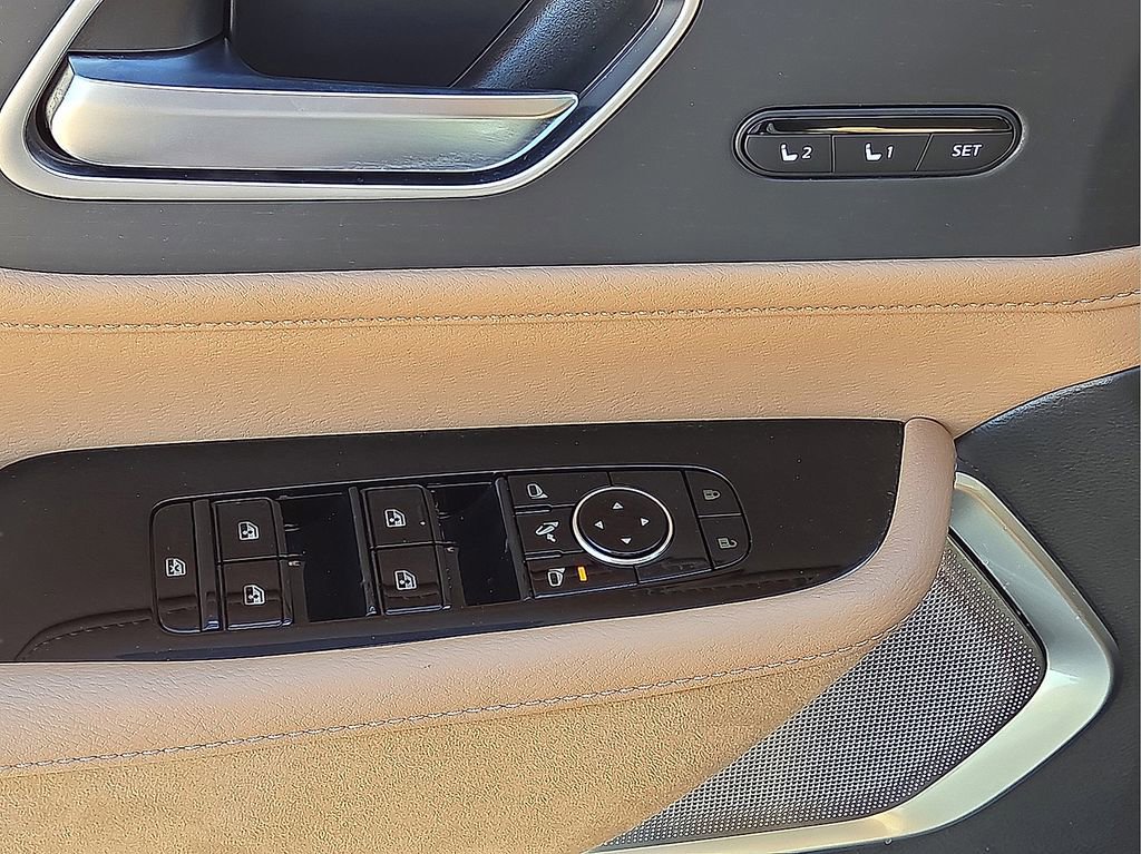 Used 2025 INFINITI QX80 Sensory image 22