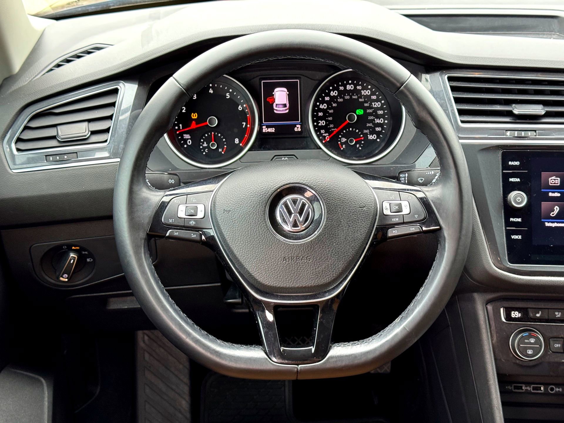 Used 2019 Volkswagen Tiguan SE image 22