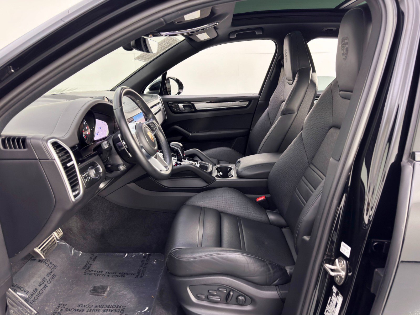 Used 2023 Porsche Cayenne S Platinum image 16