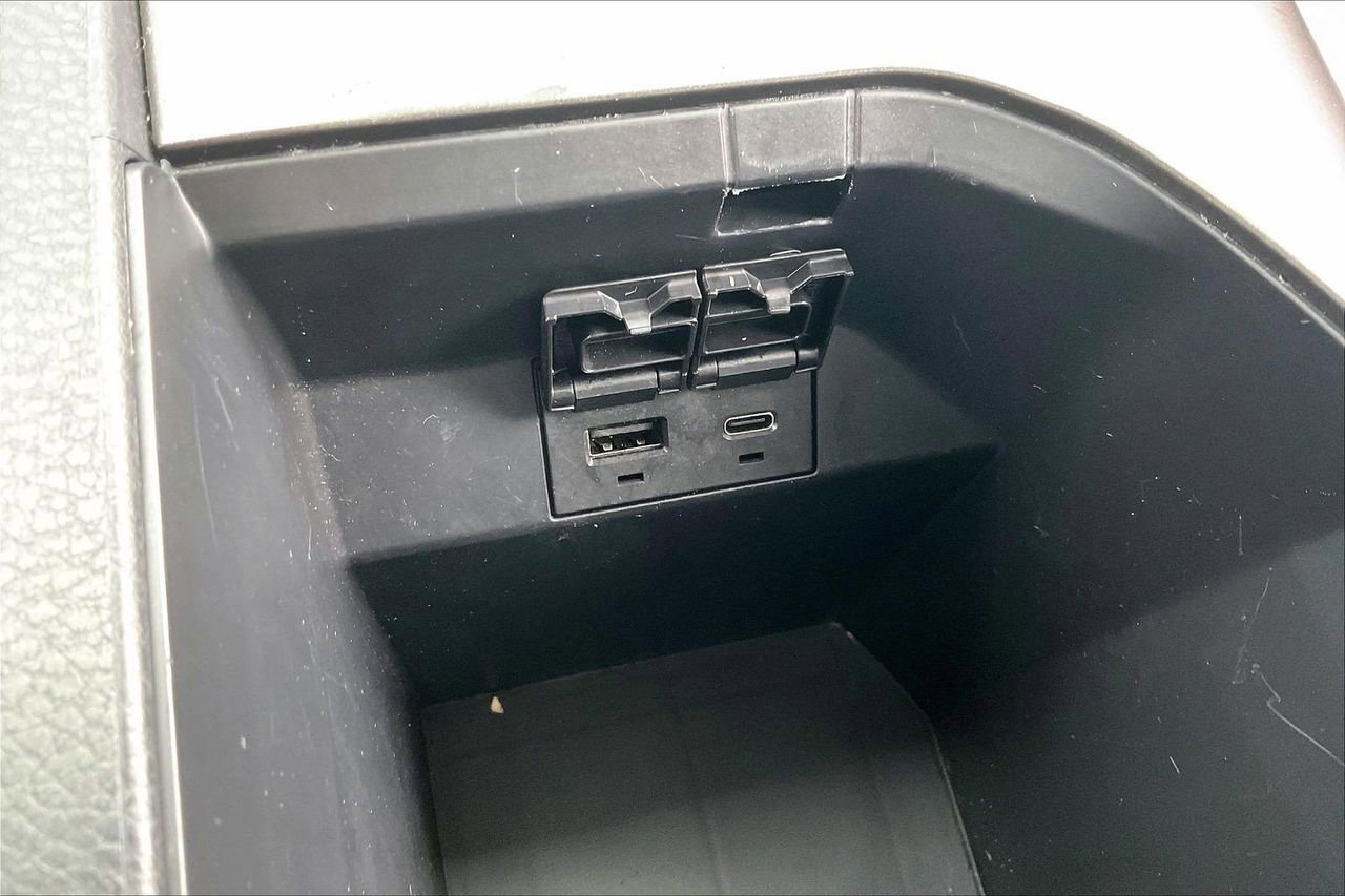 Used 2023 Toyota Camry SE image 17