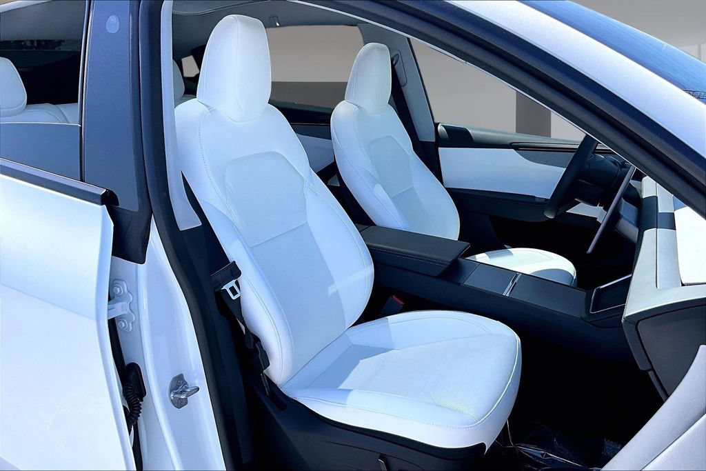 Used 2026 Tesla Model Y 2WD image 27