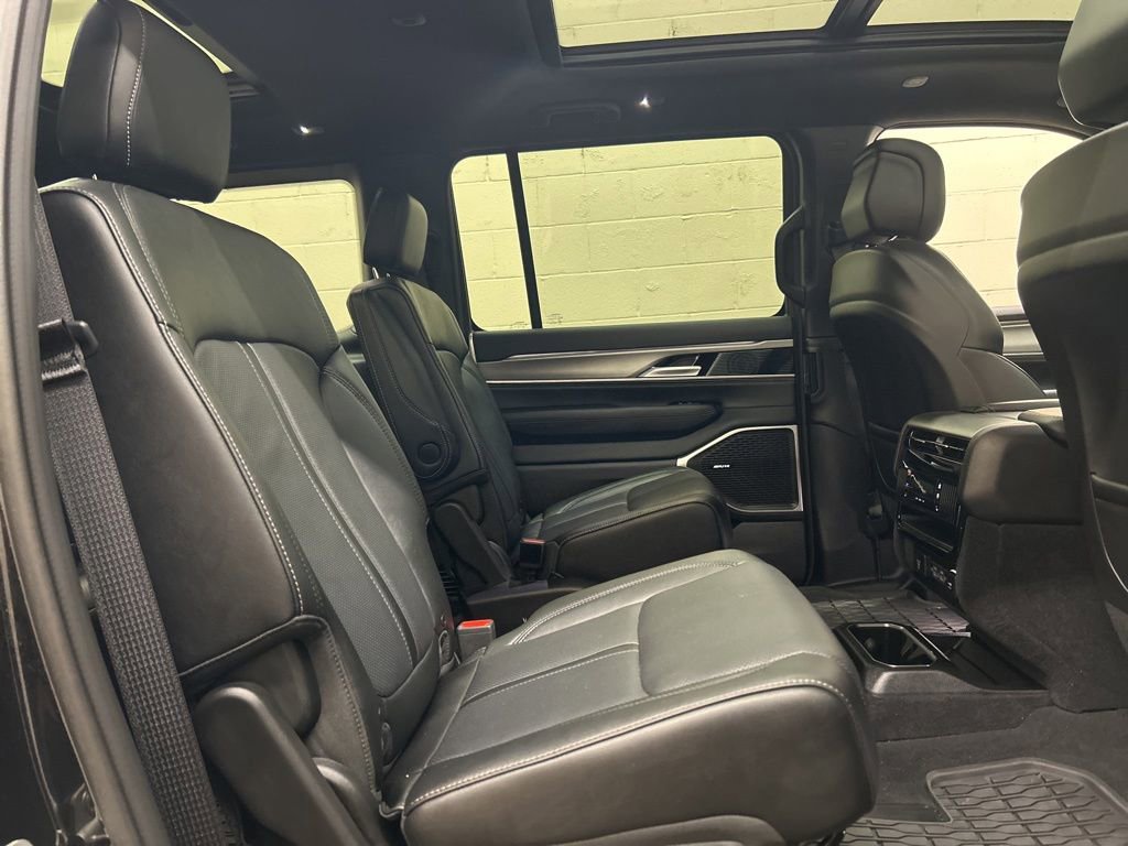 Used 2024 Jeep Wagoneer Series II AWD/4WD image 4