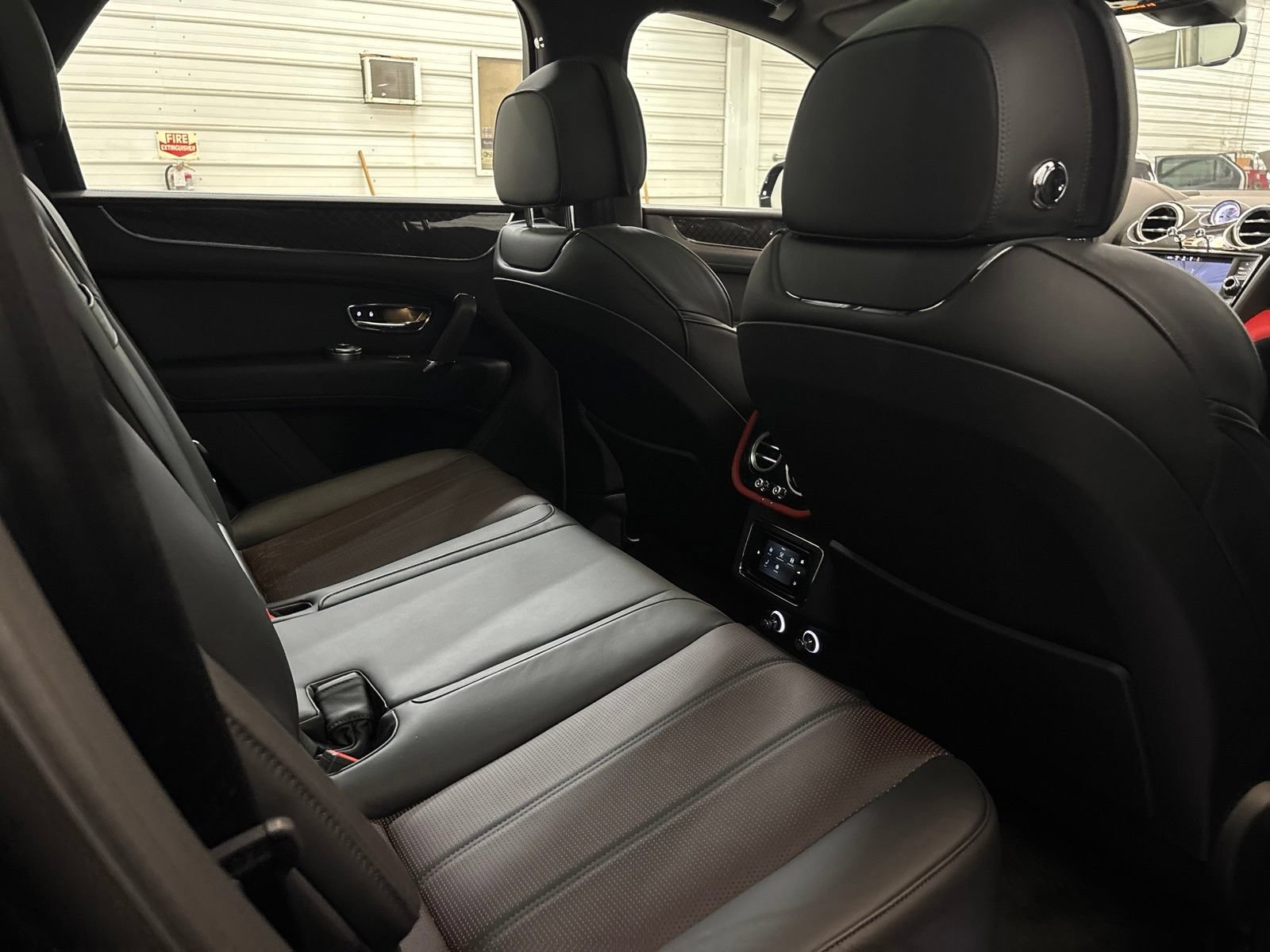 Used 2020 Bentley Bentayga AWD/4WD image 32