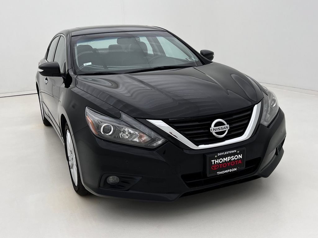 Used 2017 Nissan Altima 3.5 SL w/ 3.5SL Technology Package FWD image 3