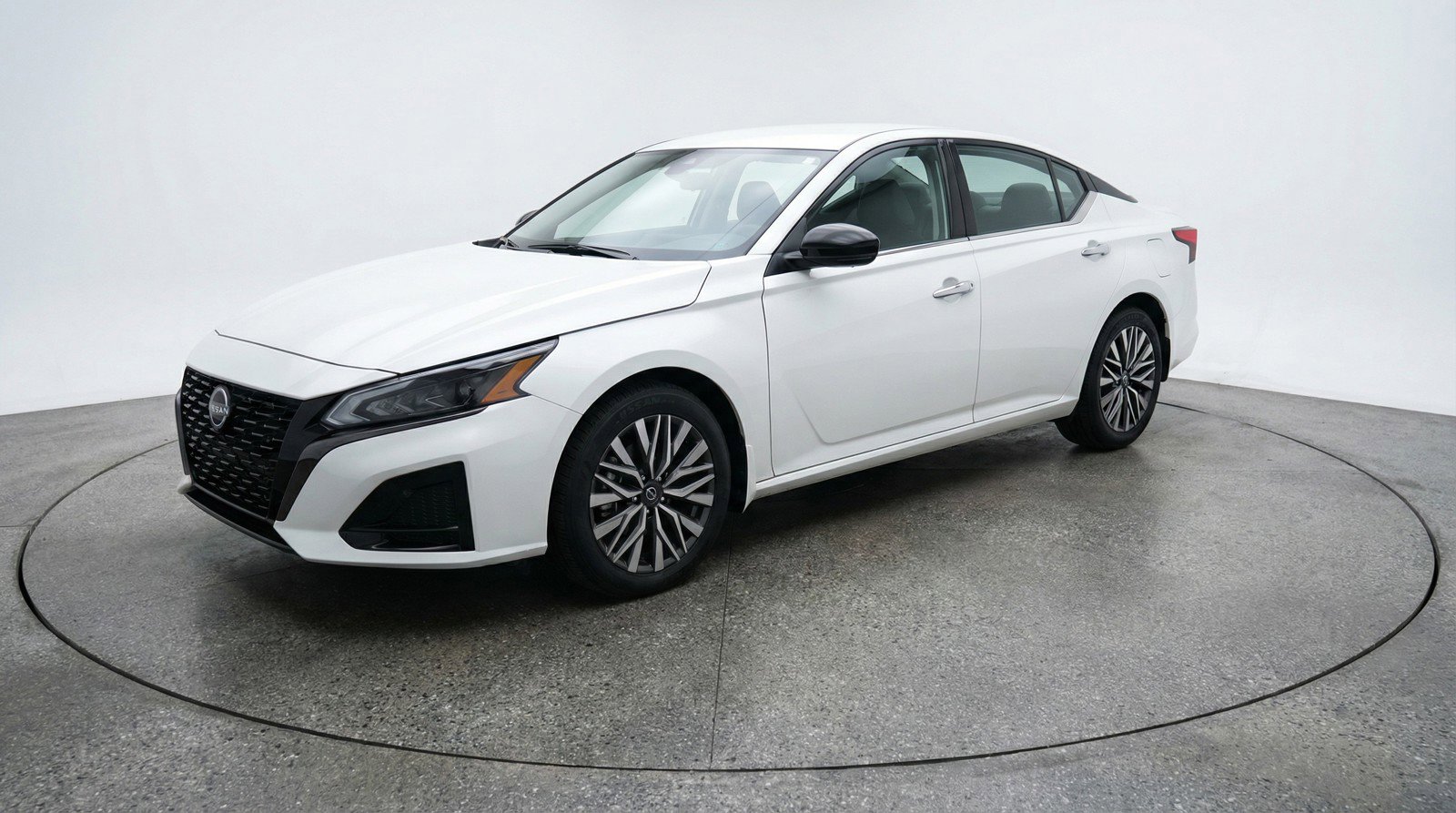 Used 2025 Nissan Altima 2.5 SV image 3