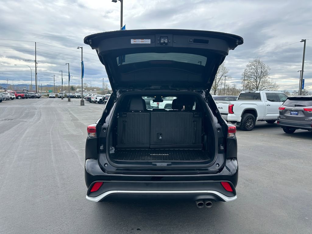 Used 2023 Toyota Highlander XSE image 11