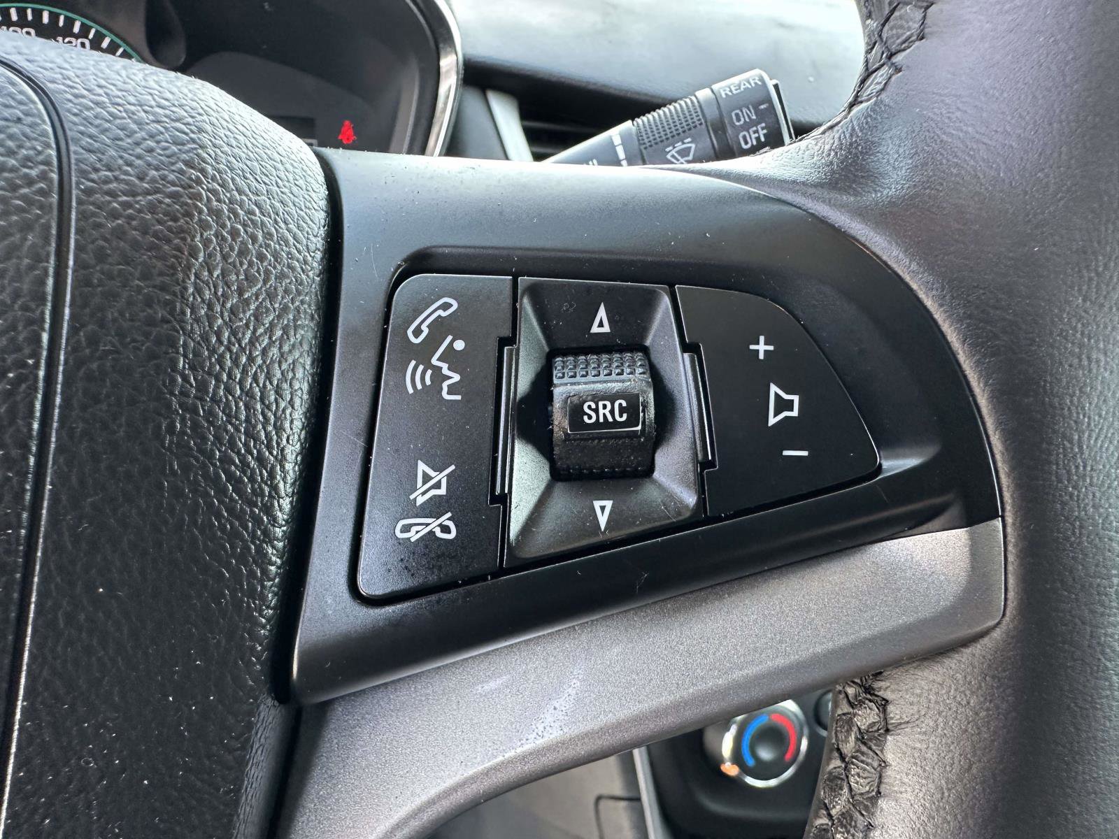 Used 2022 Chevrolet Trax LT w/ LT Convenience Package AWD/4WD image 14