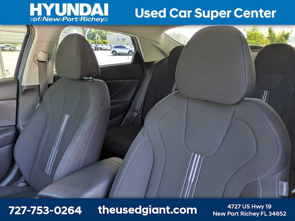Used 2021 Hyundai Elantra SEL FWD image 7