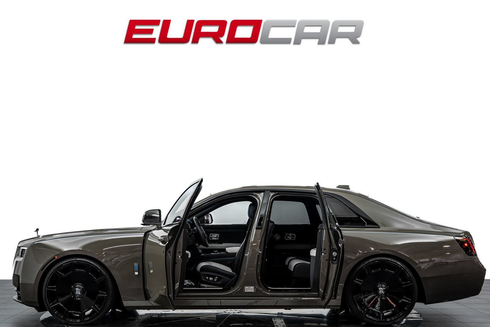 Used 2025 Rolls-Royce Ghost AWD/4WD image 3