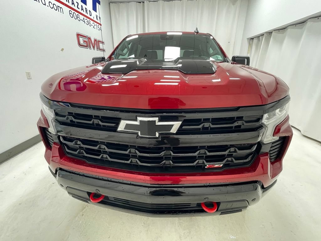 Used 2025 Chevrolet Silverado 1500 LT Trail Boss w/ LT Trail Boss Premium Package AWD/4WD image 2