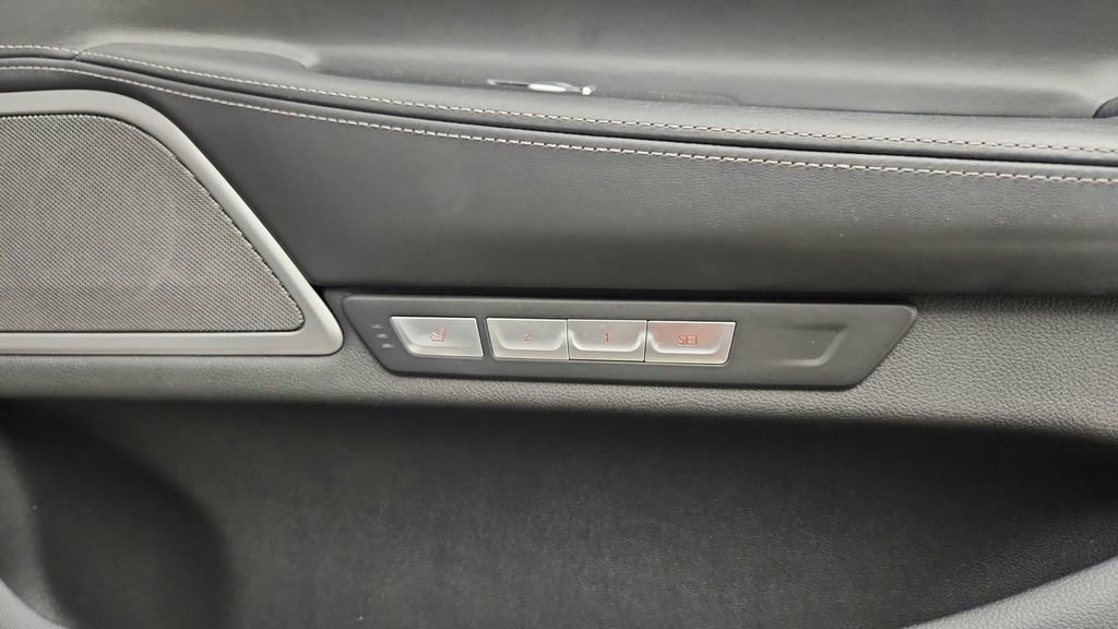 Used 2018 BMW 750i xDrive image 41