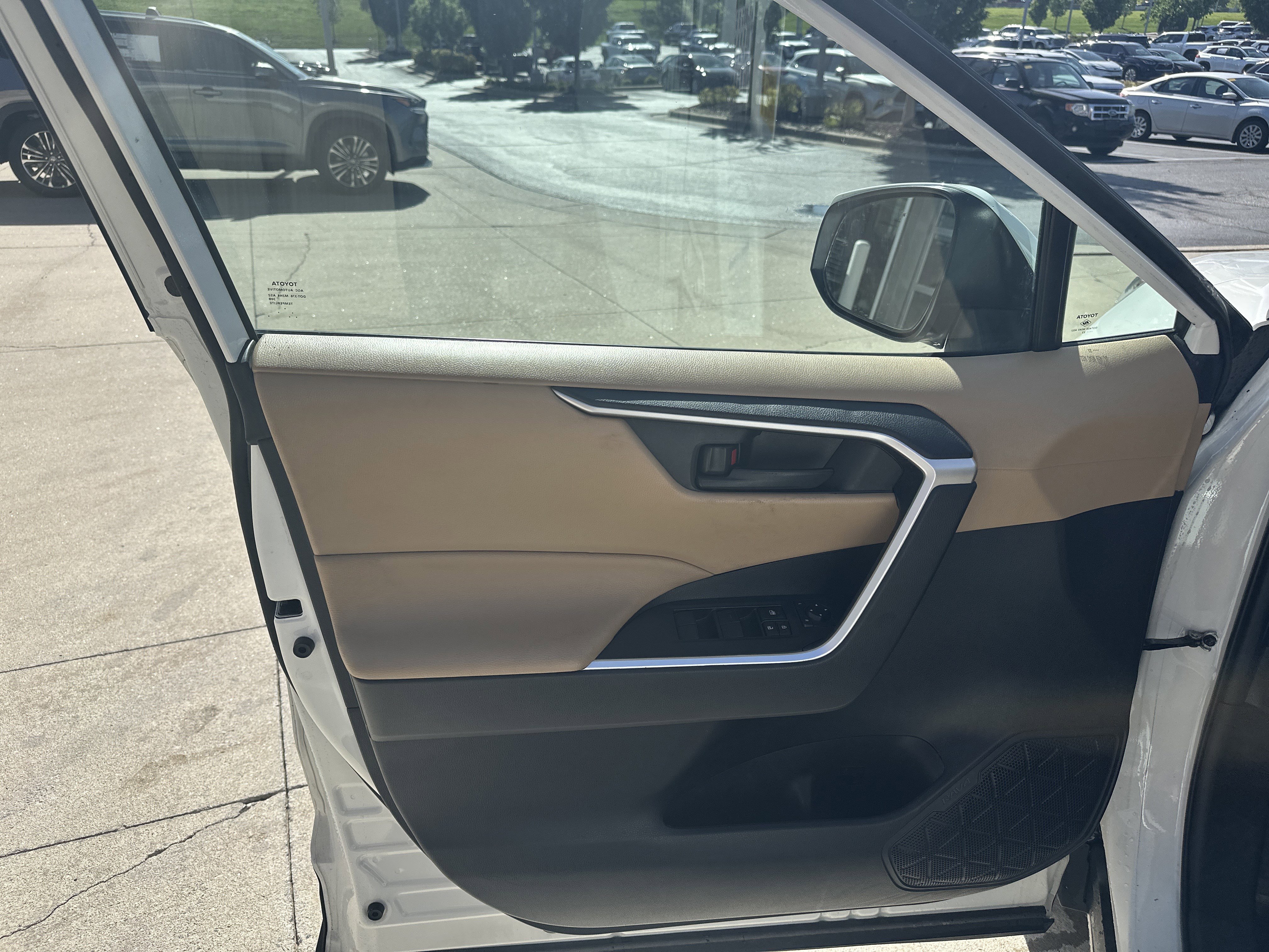 Used 2022 Toyota RAV4 LE AWD/4WD image 13