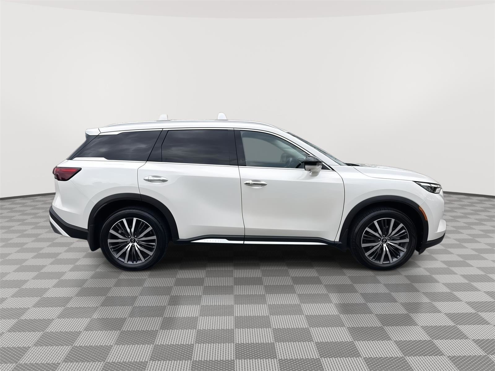 Used 2023 INFINITI QX60 Sensory w/ Cargo Package AWD/4WD image 4