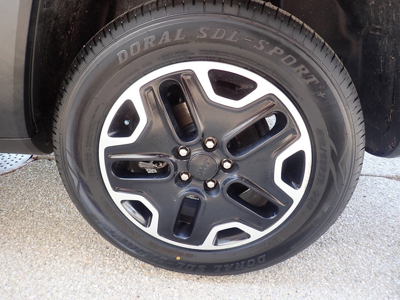 Used 2016 Jeep Renegade Trailhawk w/ Cold Weather Group image 39