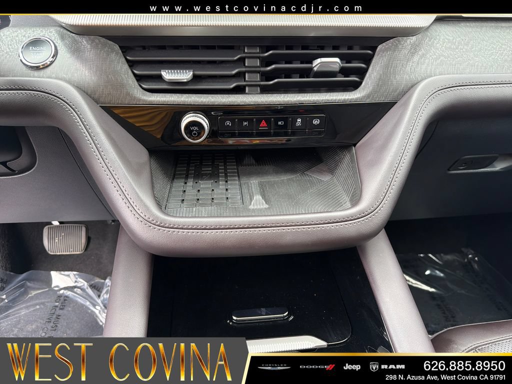 Used 2025 Ford Explorer Platinum w/ LUX Leather Package AWD/4WD image 18