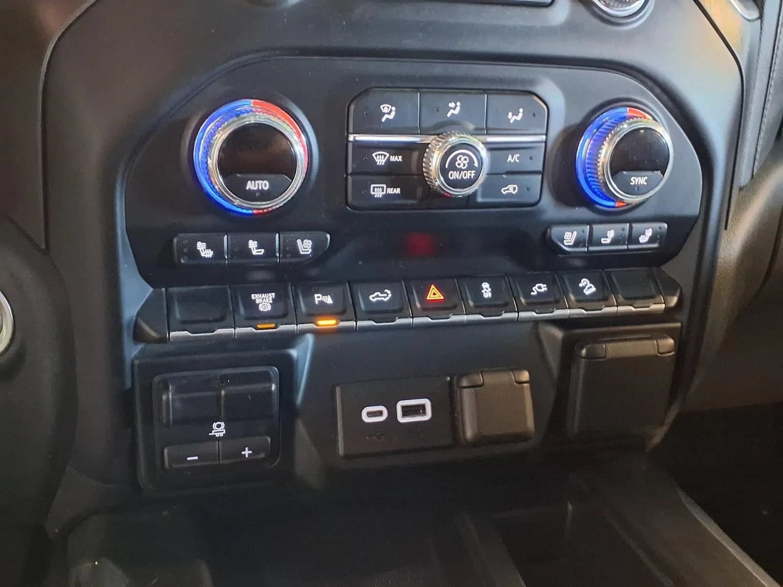 Used 2022 GMC Sierra 2500 AT4 w/ AT4 Preferred Package AWD/4WD image 22