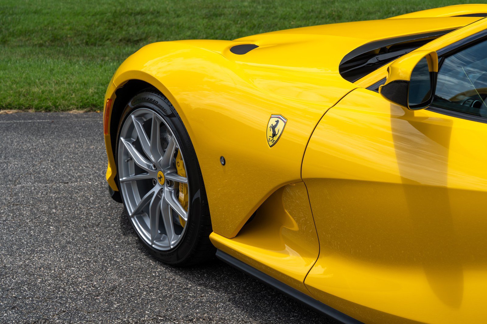 Used 2019 Ferrari 812 Superfast RWD image 9
