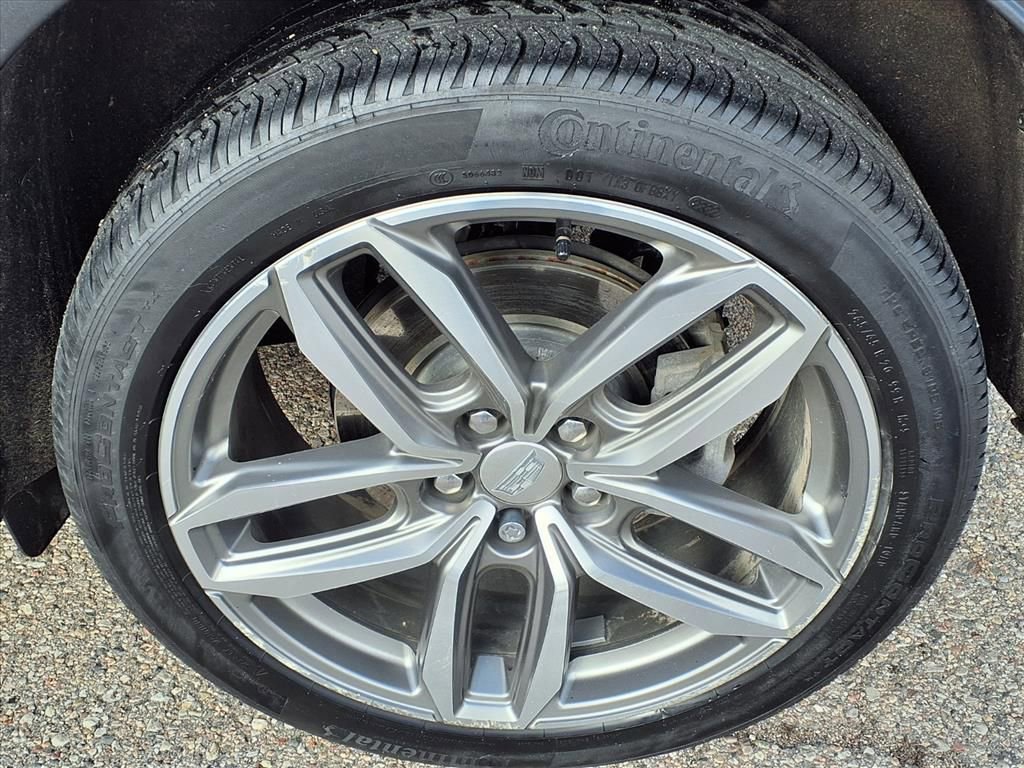 Used 2023 Cadillac XT4 Sport w/ Cold Weather Package image 9