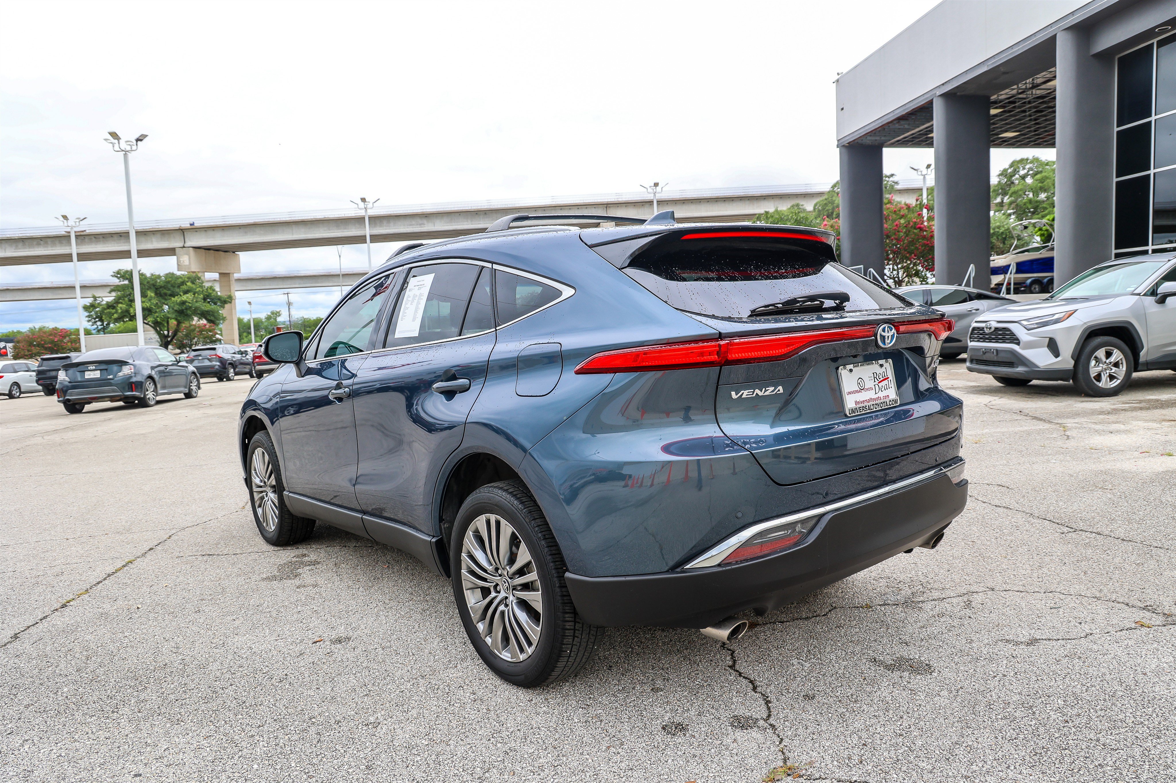 Certified 2024 Toyota Venza XLE AWD/4WD image 20