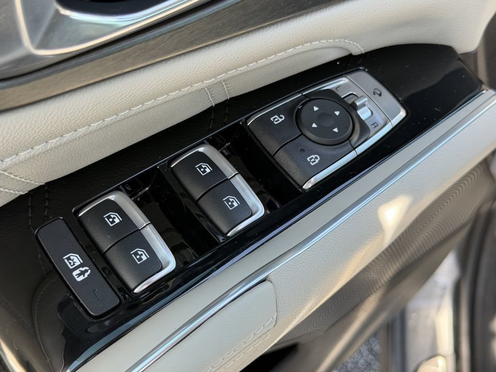 Certified 2023 Kia Sorento SX FWD image 22