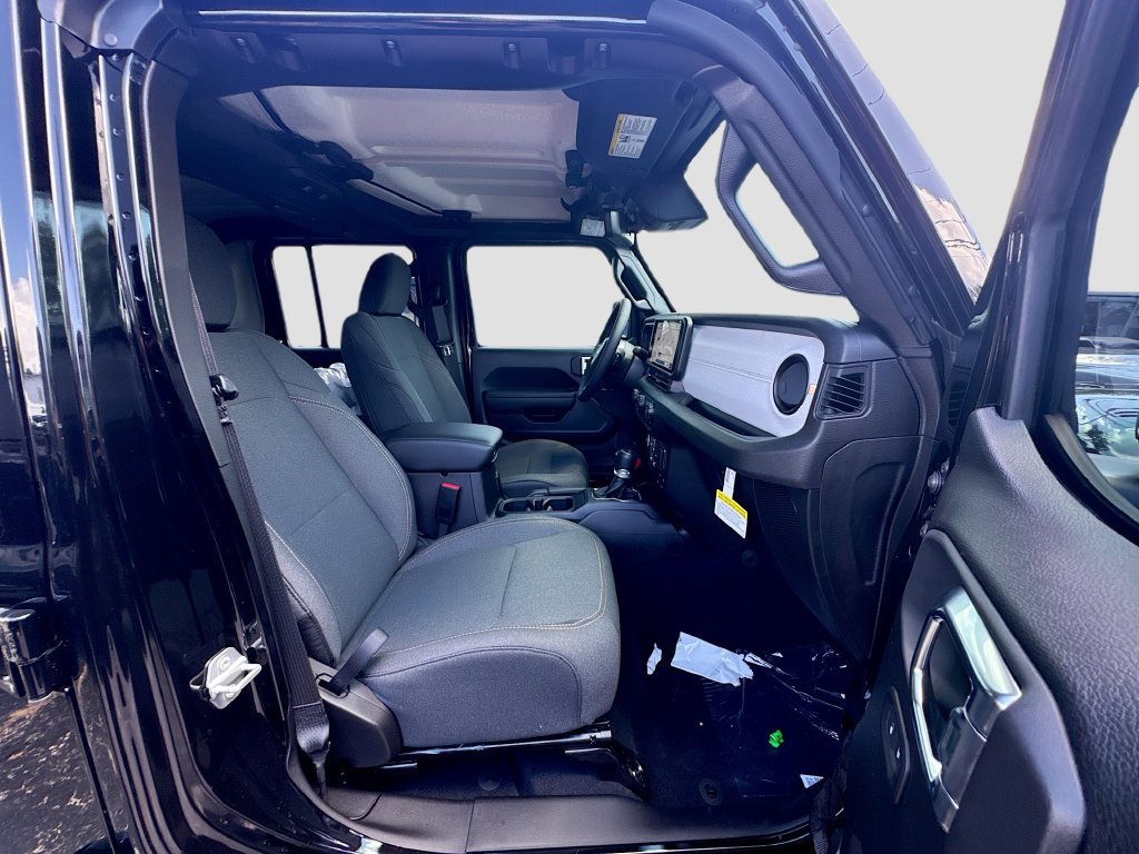 New 2025 Jeep Gladiator Sport AWD/4WD image 30