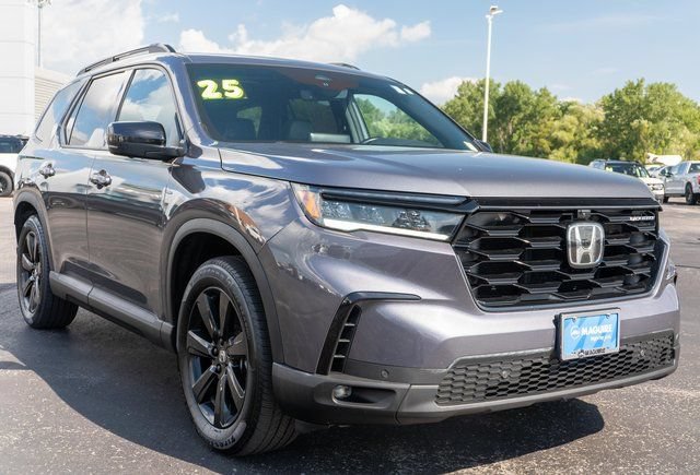 Used 2025 Honda Pilot Black Edition image 4