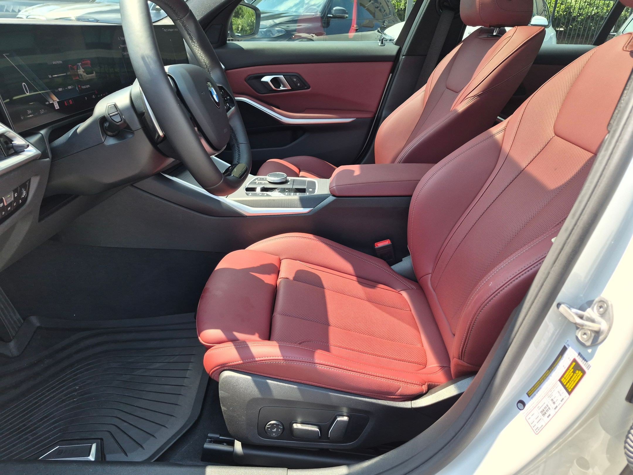 Used 2025 BMW 330i Sedan w/ M Sport Package RWD image 15