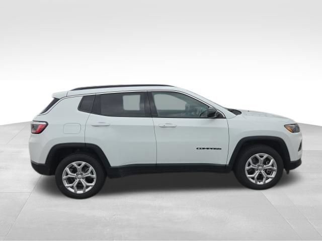 Used 2024 Jeep Compass Latitude AWD/4WD image 6