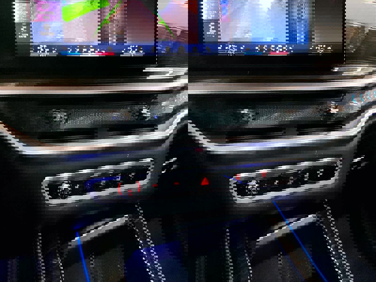 Used 2025 BMW X5 xDrive50e w/ Premium Package image 34