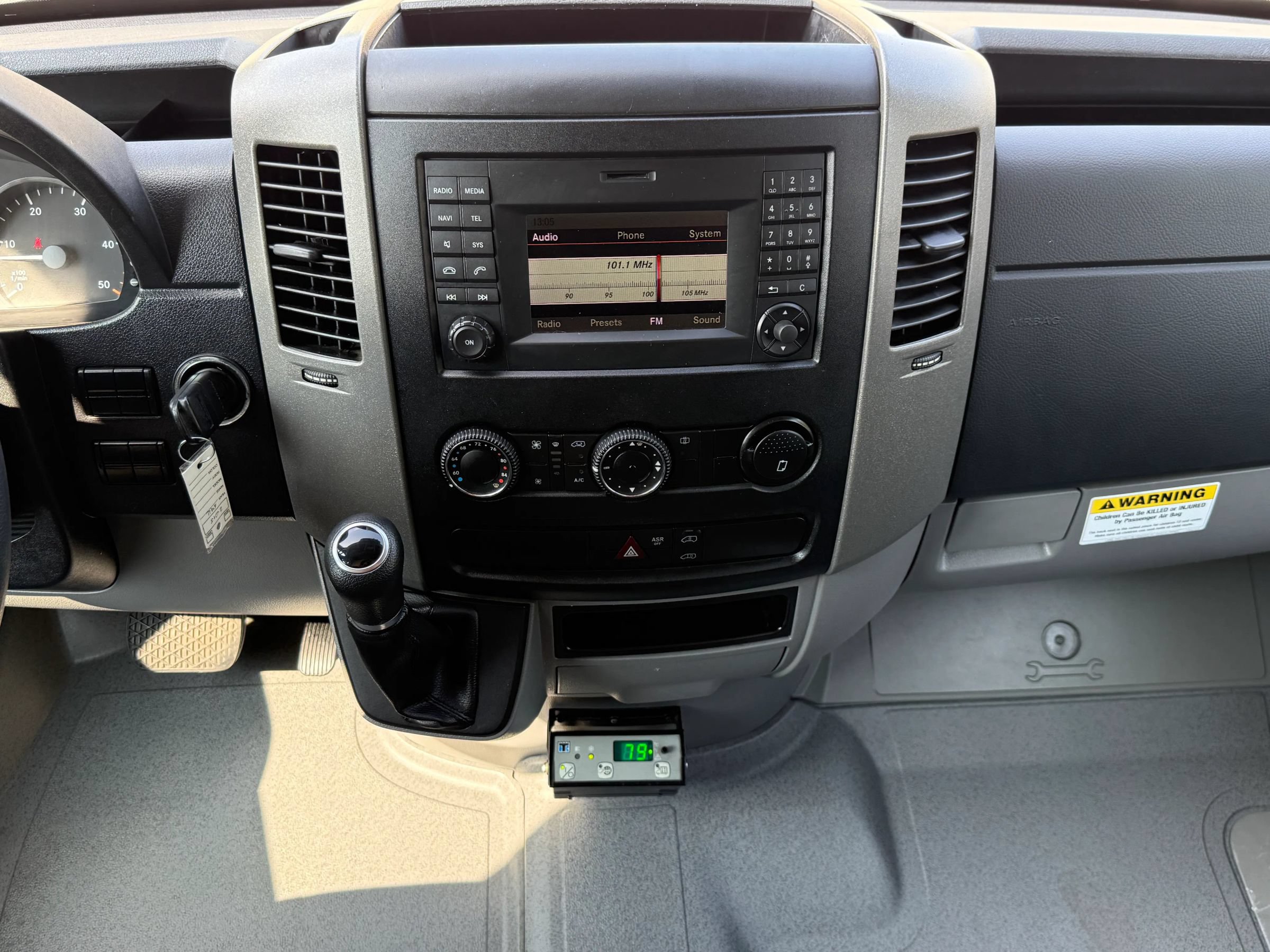 Used 2015 Freightliner Sprinter 2500 w/ Additional Battery Package RWD image 13