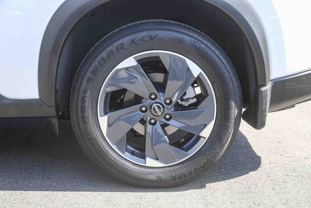 Used 2025 Nissan Rogue SV w/ SV Premium Package image 12