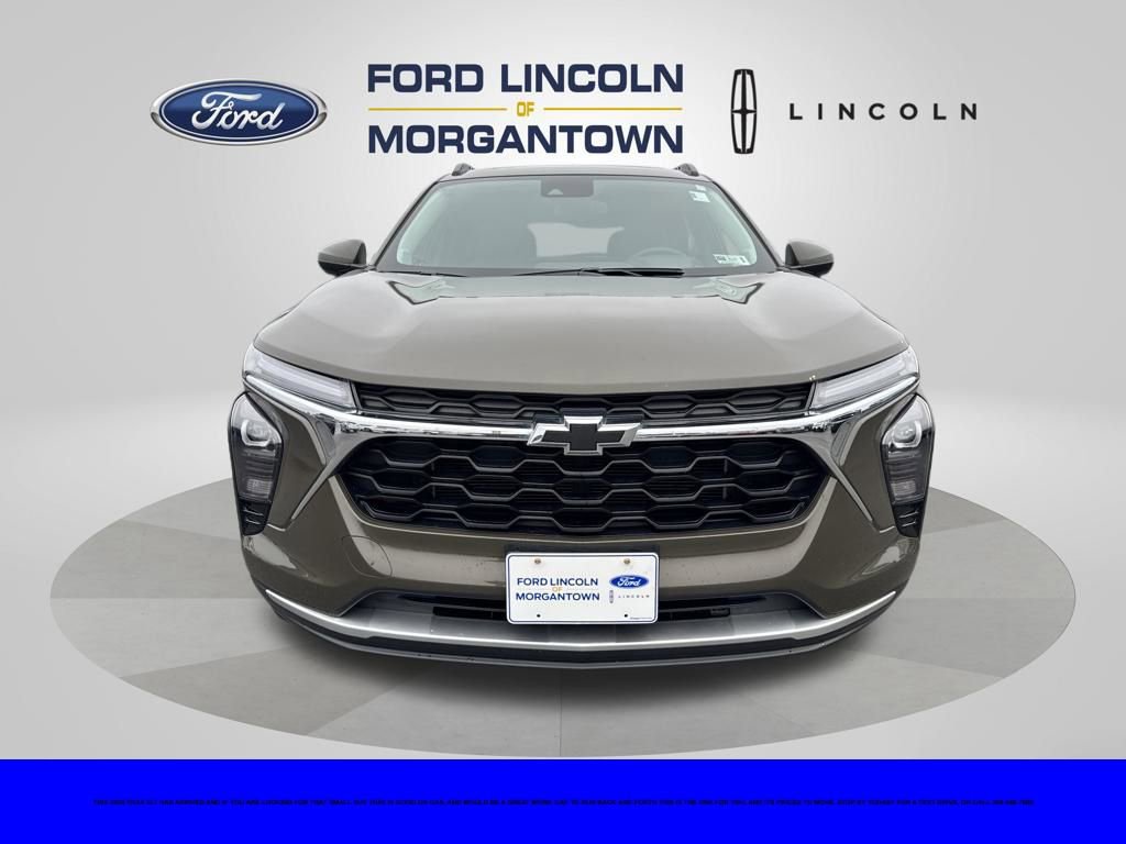 Used 2024 Chevrolet Trax LT w/ Sunroof Package FWD image 3