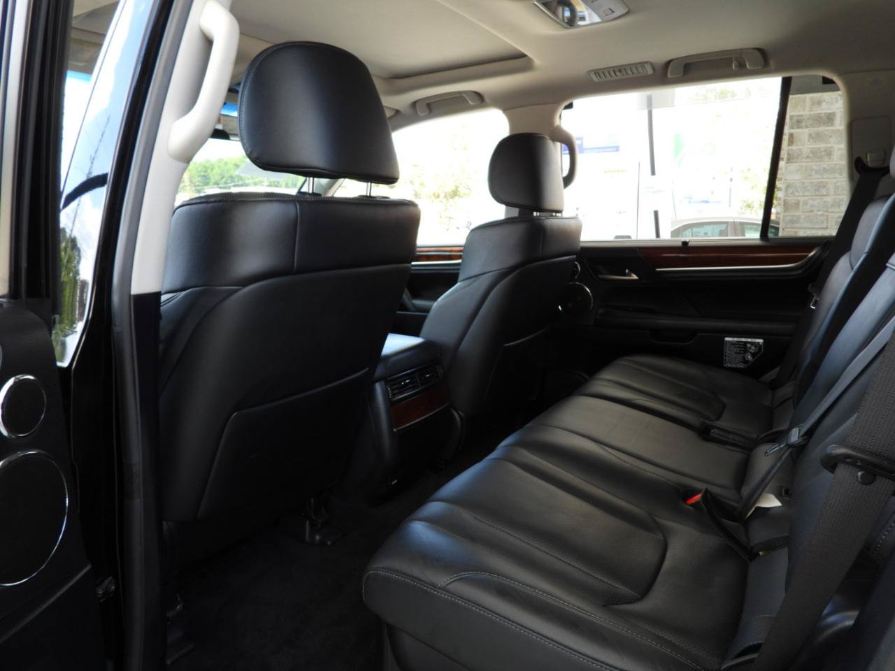 Used 2016 Lexus LX 570 4WD w/ 3rd Row & Luxury Pkg image 70