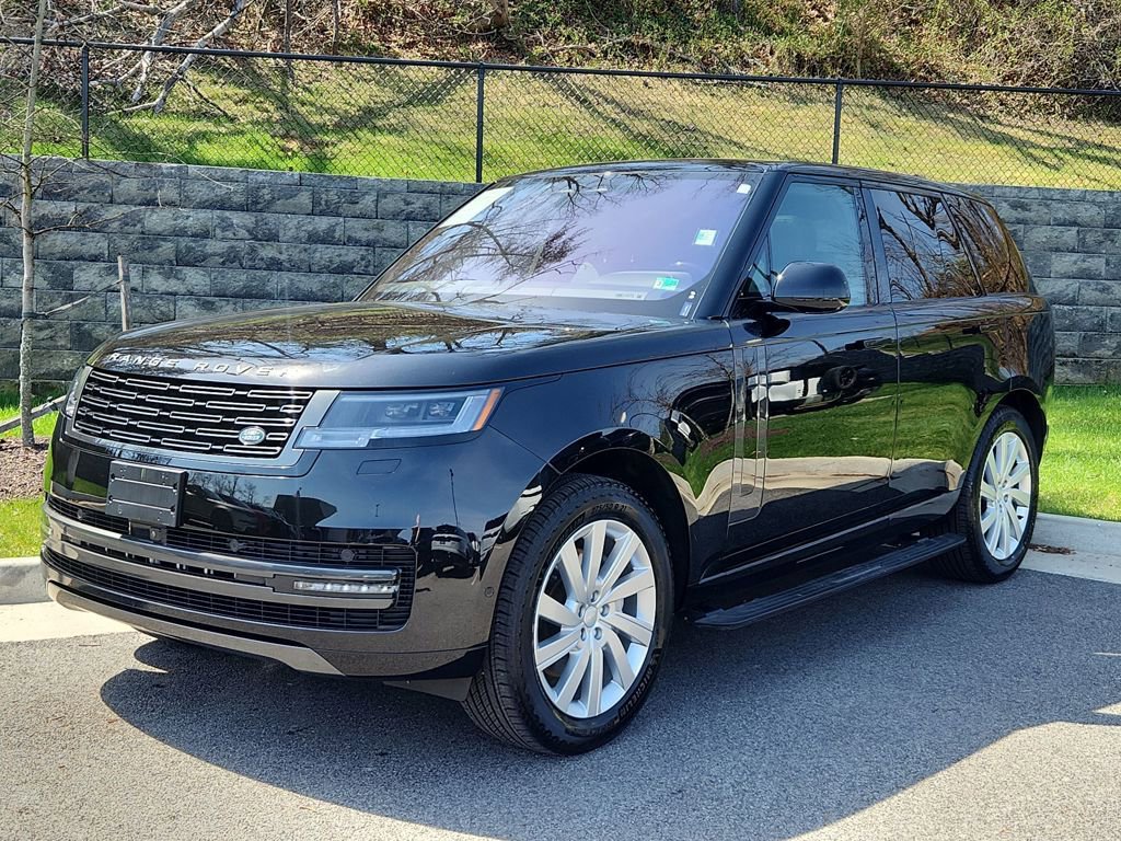 Used 2023 Land Rover Range Rover SE image 1