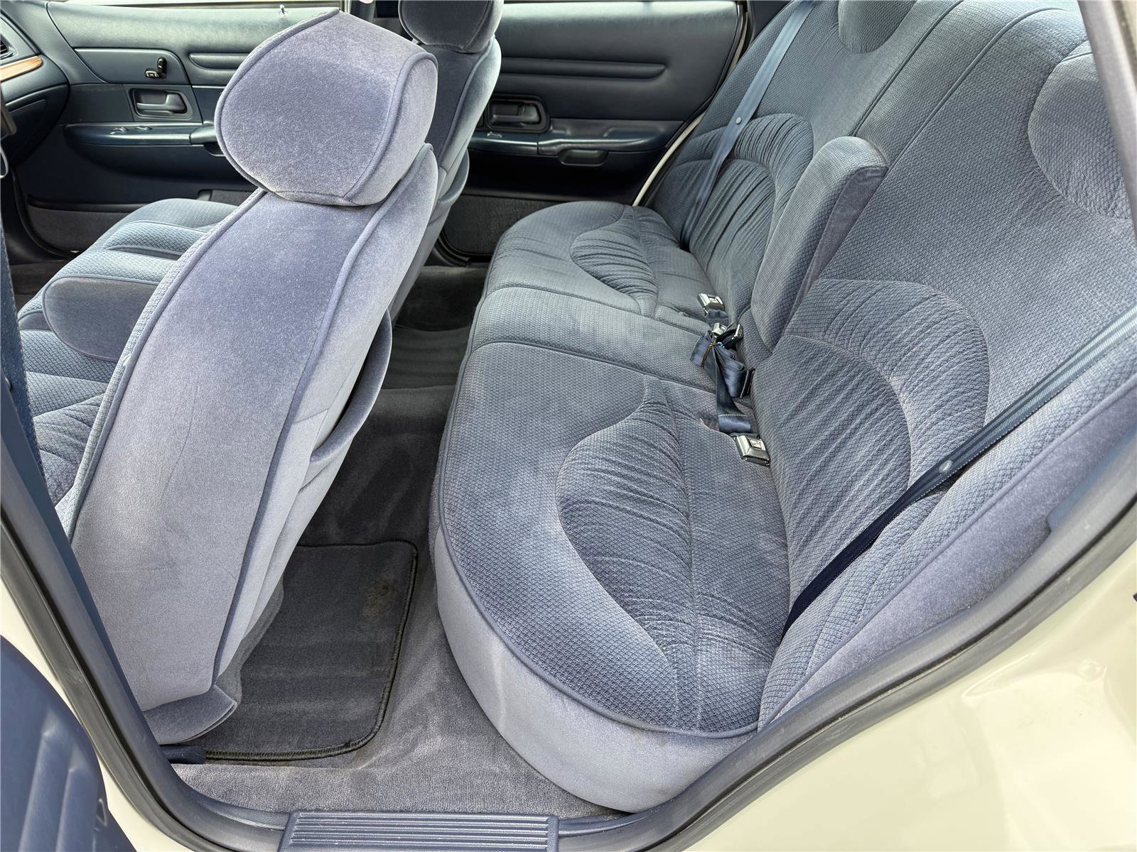 Used 1996 Ford Crown Victoria LX RWD image 12