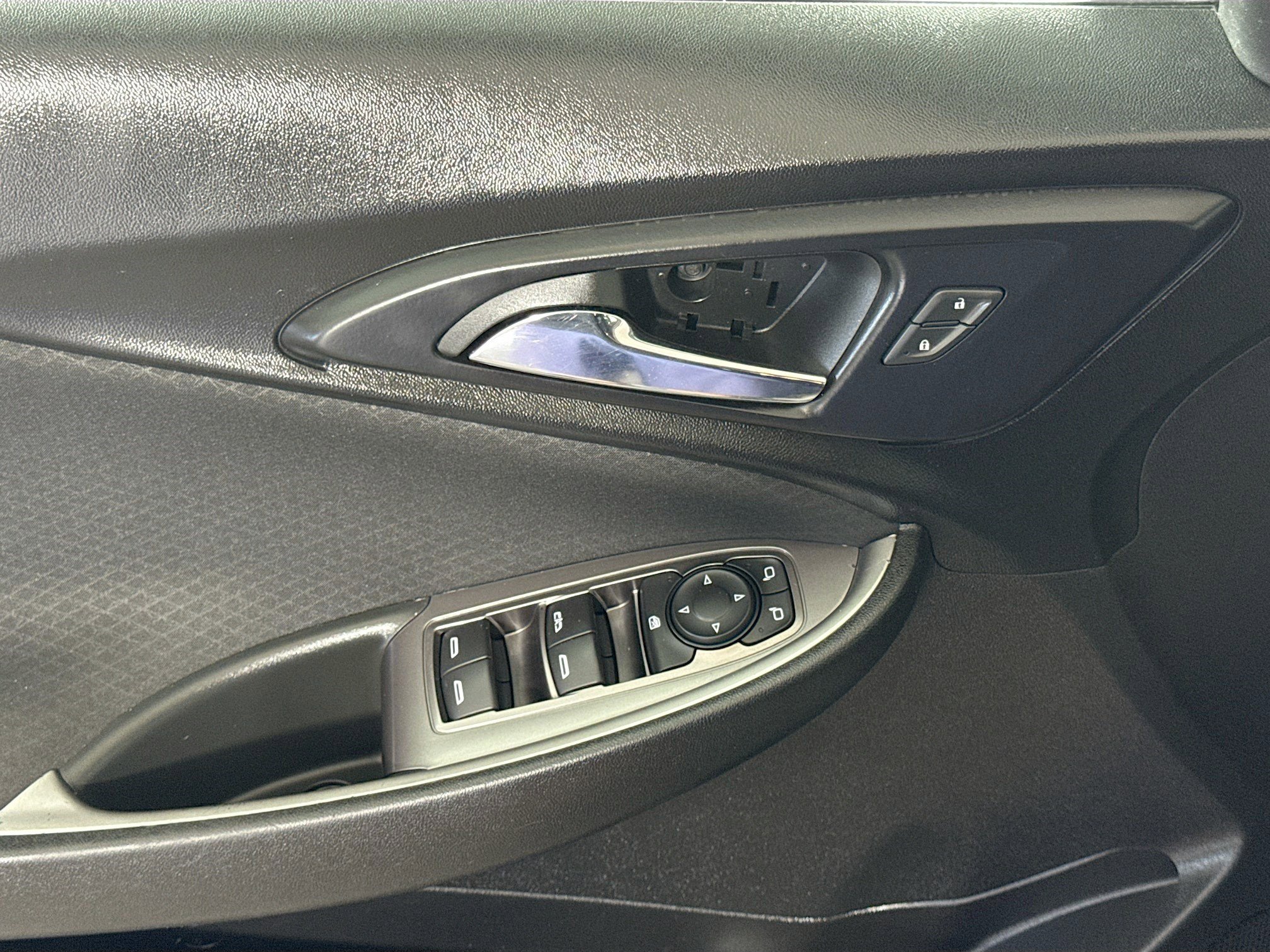 Used 2022 Chevrolet Malibu LT image 24