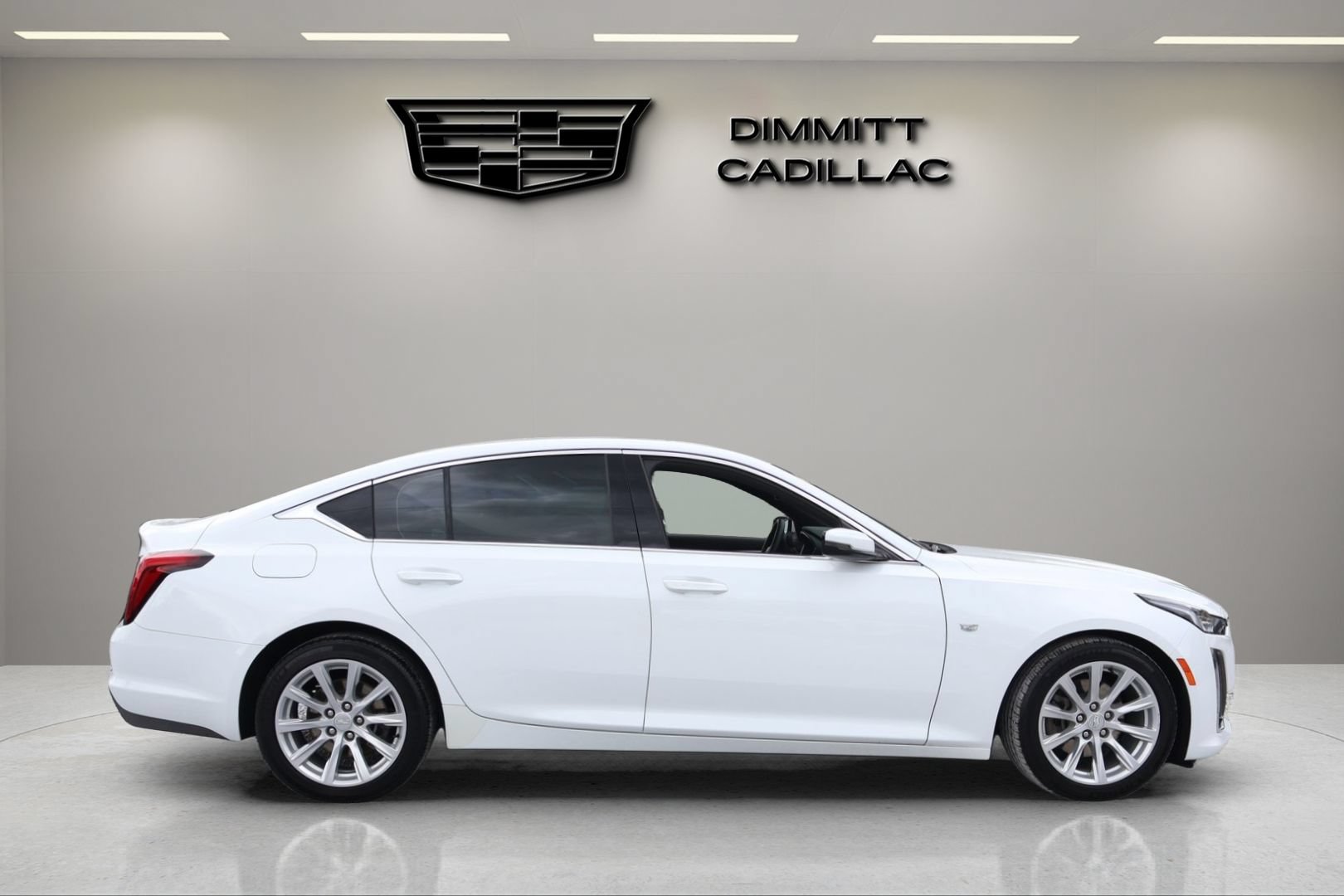 Used 2023 Cadillac CT5 Luxury RWD image 4
