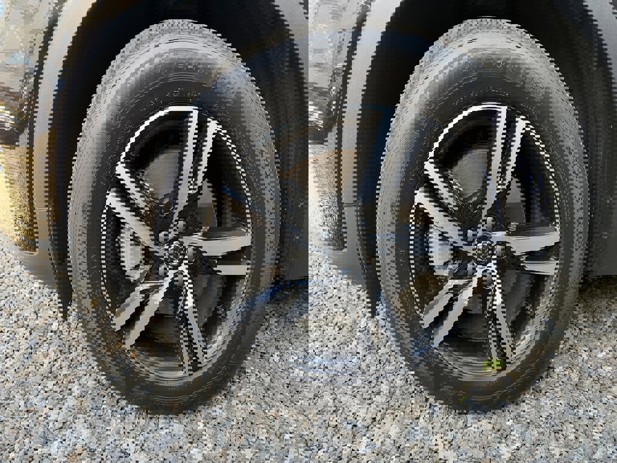 Certified 2023 Volvo XC40 B5 Plus w/ Climate Package image 9