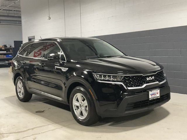 Used 2023 Kia Sorento LX FWD image 2