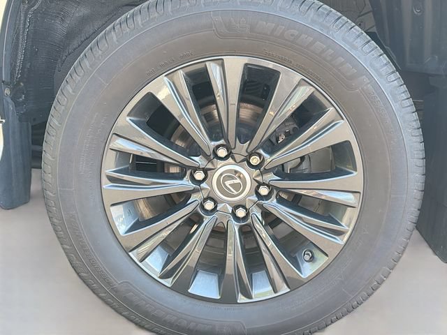 Used 2023 Lexus GX 460 Luxury w/ Sport Design Package AWD/4WD image 29