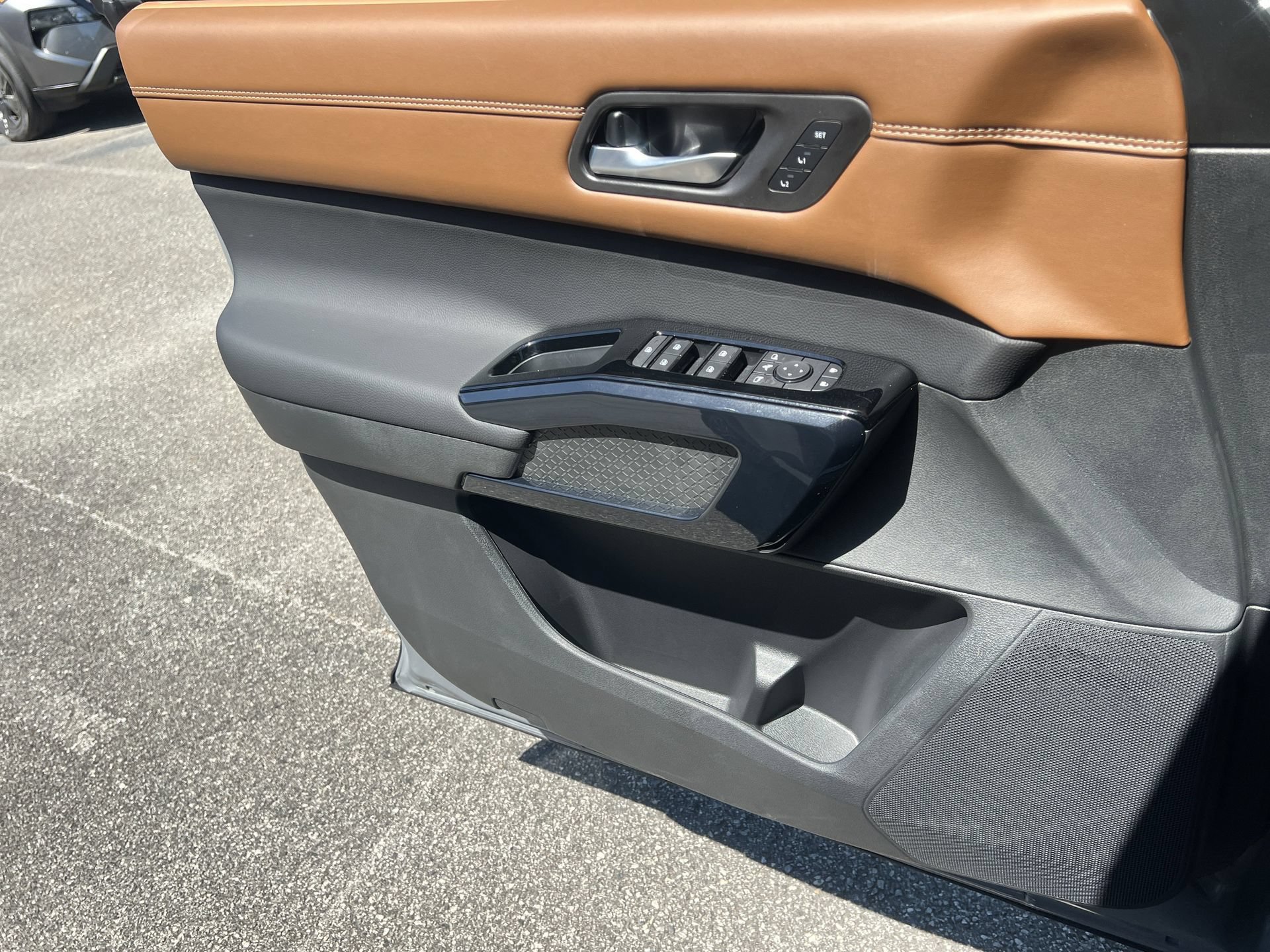New 2026 Nissan Pathfinder Platinum AWD/4WD image 14