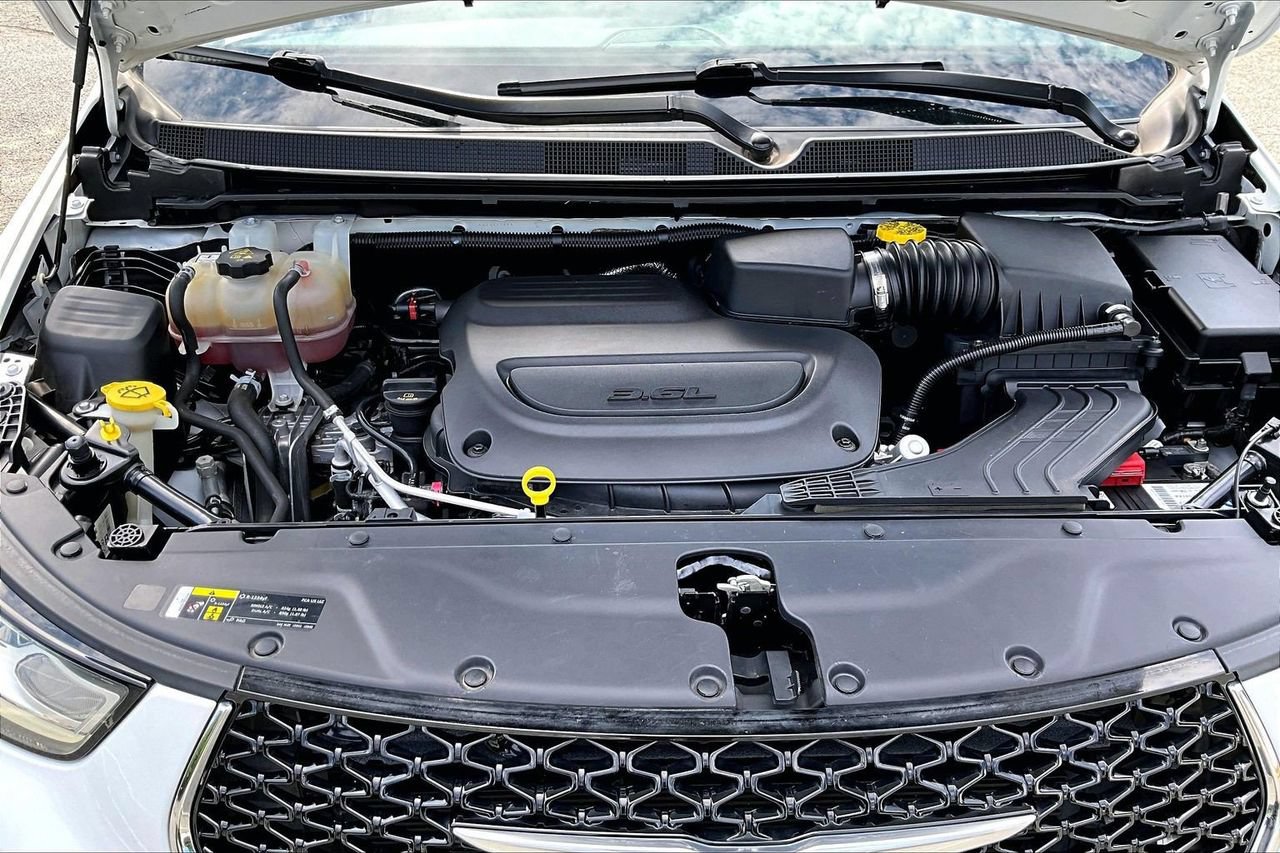 Certified 2021 Chrysler Pacifica Touring-L FWD image 37