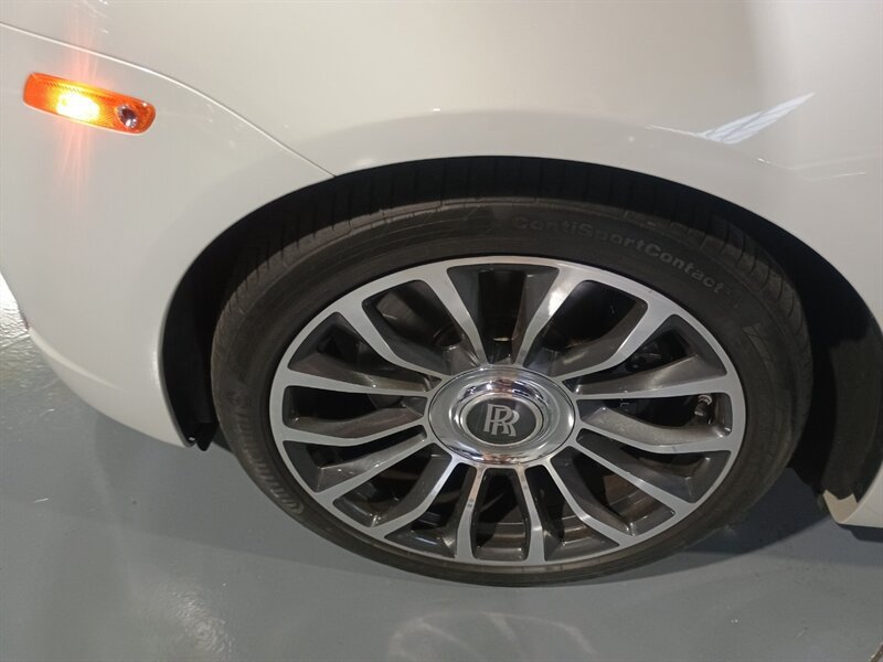 Used 2018 Rolls-Royce Dawn RWD image 36