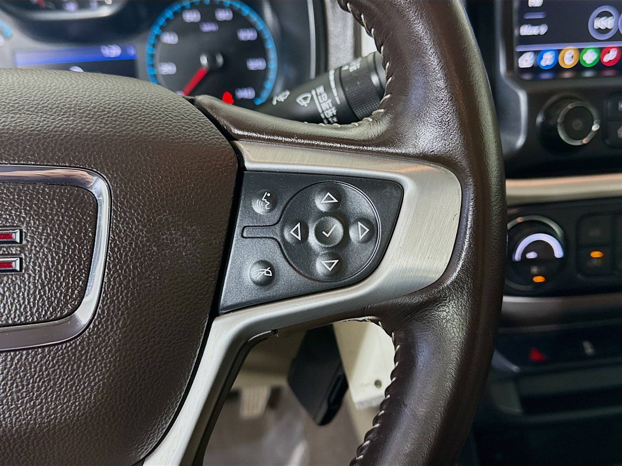 Used 2020 GMC Canyon SLE w/ SLE Convenience Package image 15