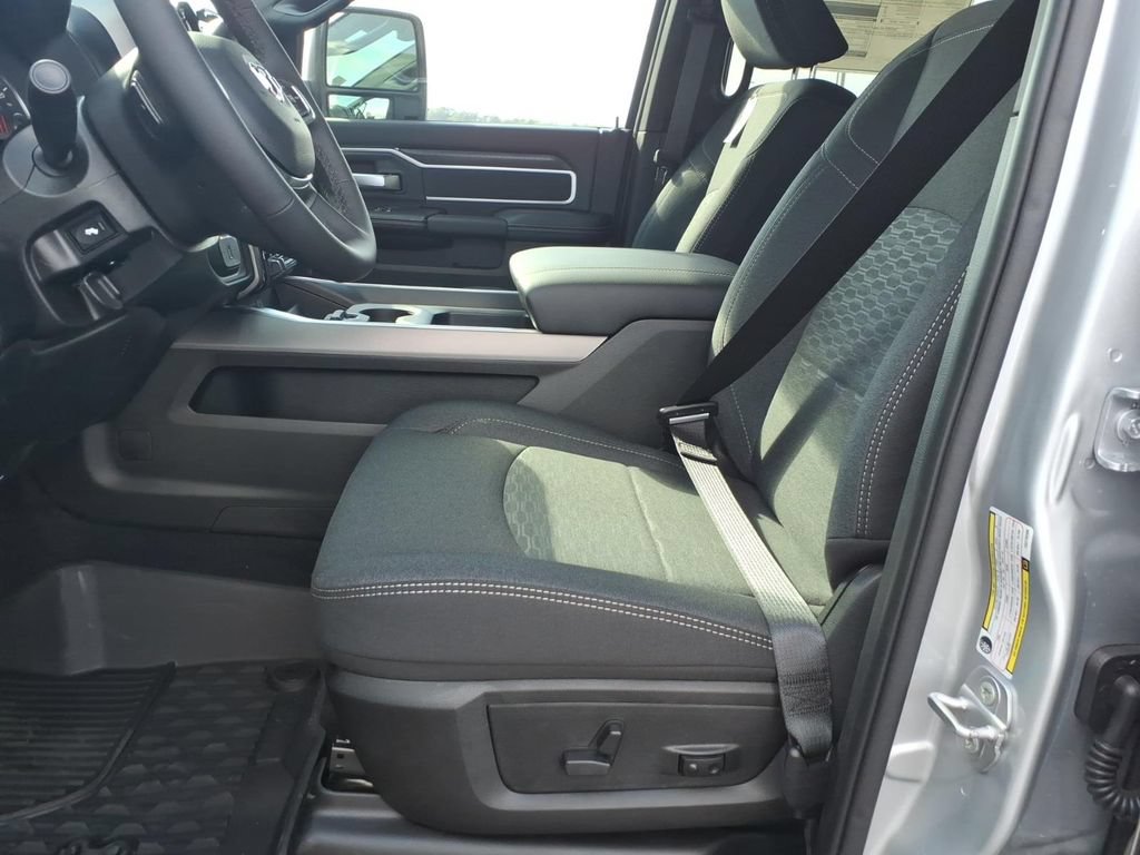 New 2026 RAM 2500 Big Horn AWD/4WD image 12