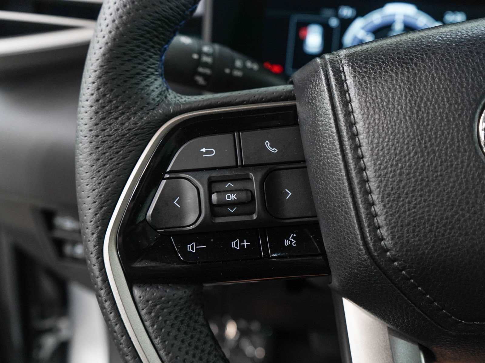 Used 2026 Toyota Sequoia Platinum AWD/4WD image 30