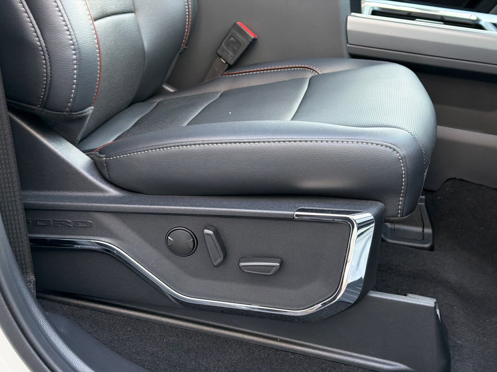 Used 2024 Ford F250 Lariat w/ Lariat Ultimate Package image 12